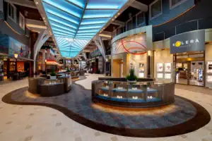 Betulla Studio realizza fotografie professionali della promenade commerciale di una nave da crociera per valorizzare il progetto internazionale di IVM.